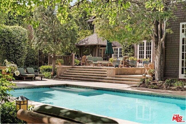 Building Photo - 226 Palisades Ave