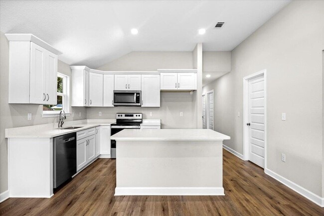 Photo - 3158 Chestnut St