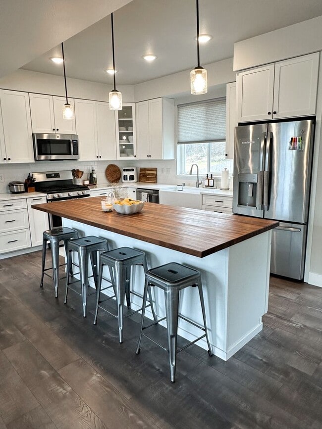 MASSIVE, CUSTOM 4B/2.5B Eagle River Home! ... - MASSIVE, CUSTOM 4B/2.5B Eagle River Home! ...