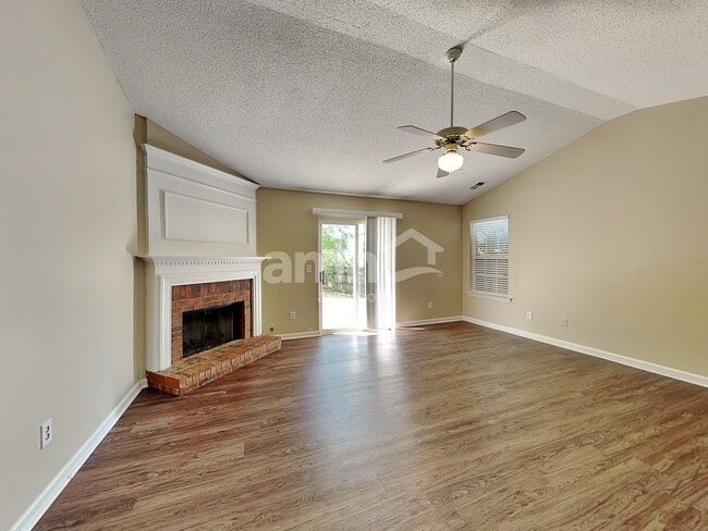 Photo - 101 Cobb Hall Ct