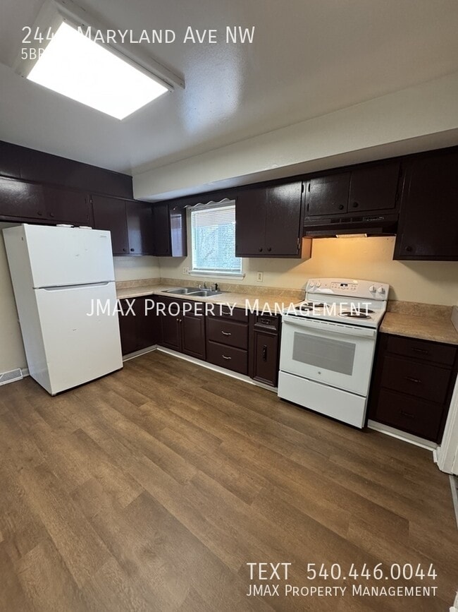 Photo - 2449 Maryland Ave NW