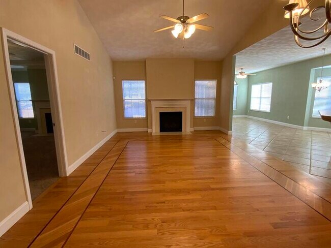 Photo - 90 Oak Pointe Cir