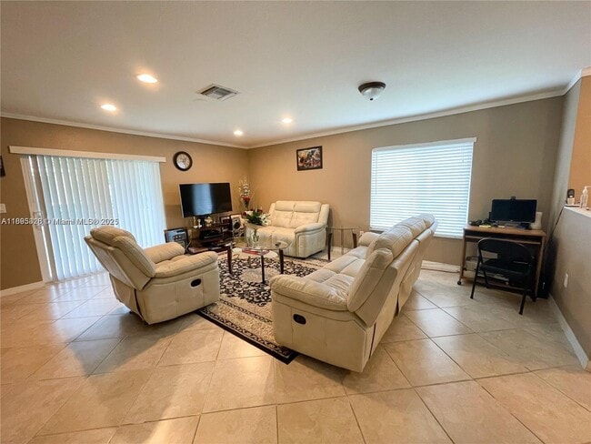 Photo - 5907 London Ln
