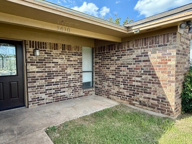 Building Photo - 1410 W Torrey St Rental