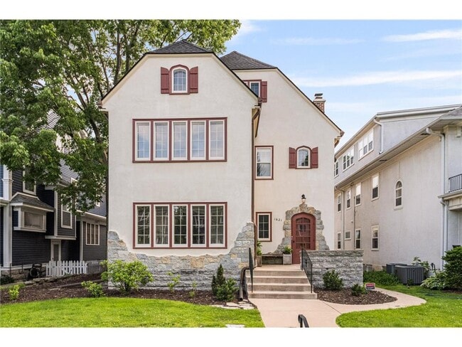 Building Photo - 1621 W 25th St