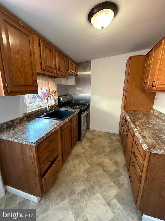 Photo - 3661 Jasper St