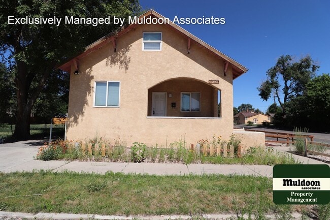 Cute as a button! 1 1/2 Story home on a b... - Cute as a button!  1 1/2 Story home on a b...