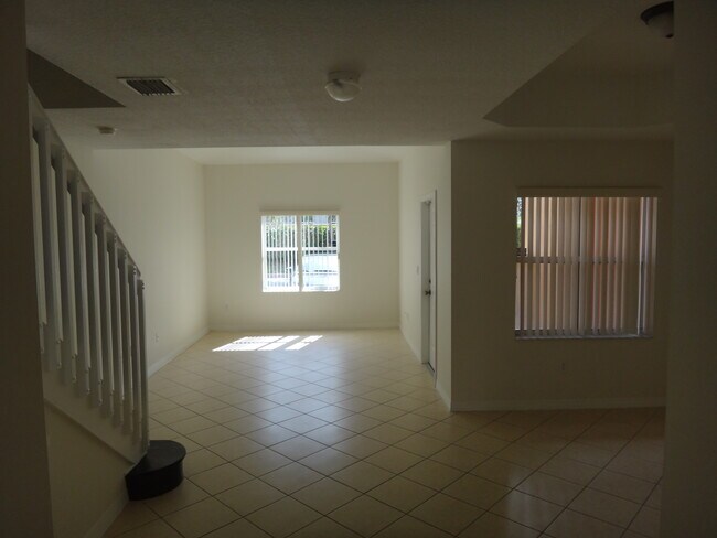 Photo - 4929 N Harbor Isles Dr