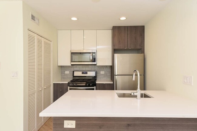 Photo - 843 W Grace St Unit 102D