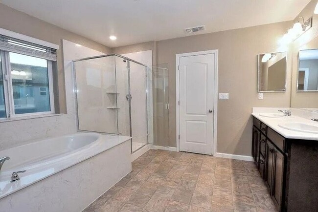 Photo - FIVE Bedroom home in Natomas with SOLAR