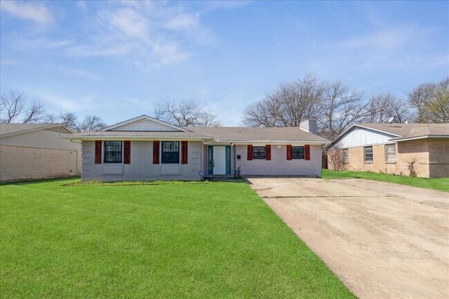 Photo - 7305 Greenspan Ave