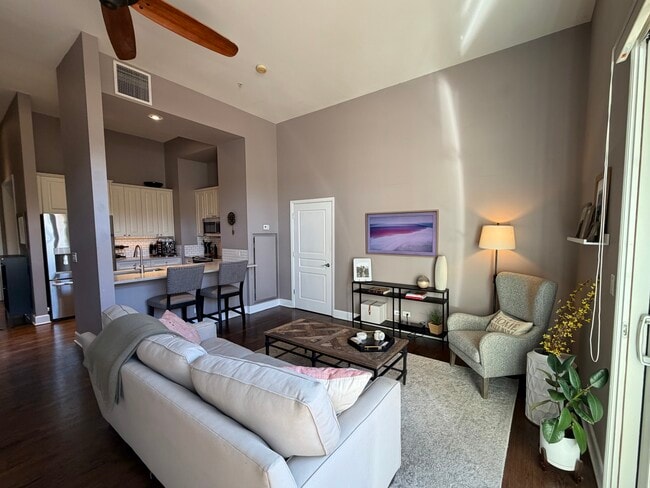 Building Photo - 25 N Downing St Unit 1-103