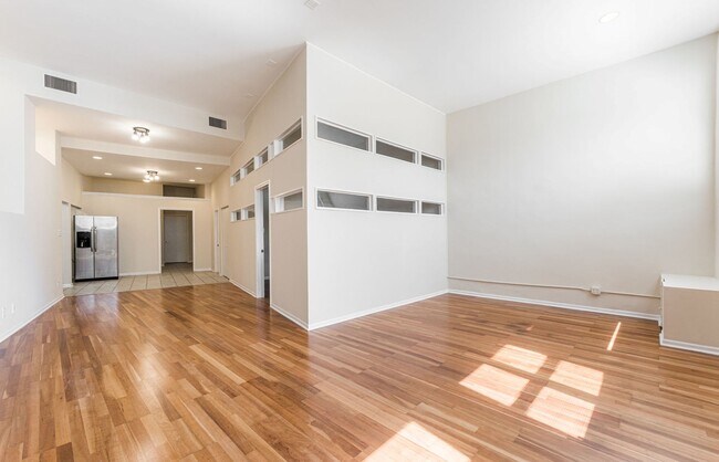 Photo - 2120 W Grand Ave Unidad D