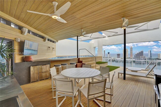 Photo - 4000 Island Blvd Unit PH2