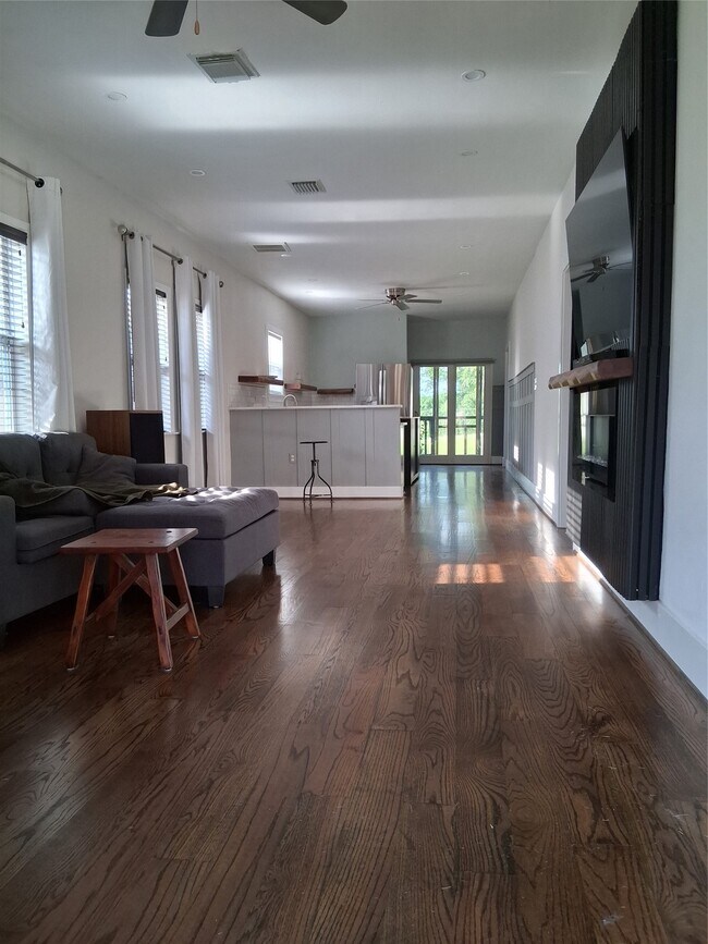 Photo - 7335 Santiago St