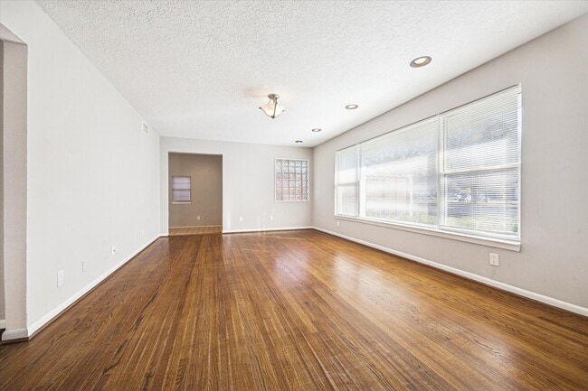 Photo - 2712 W Holcombe Blvd