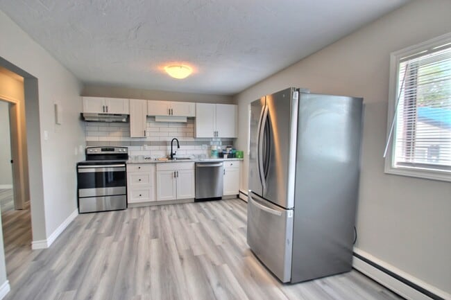 Building Photo - 62 8 St Unit 2