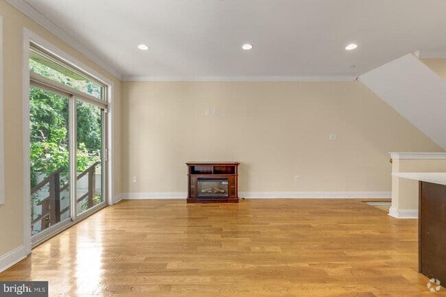 Building Photo - 725 N 20th St Unit B Rental
