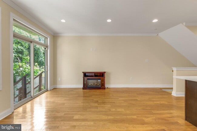 Photo - 725 N 20th St Apartment Unit B