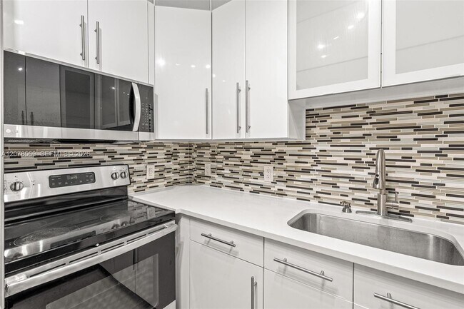 7441 Wayne Ave Unit 1R