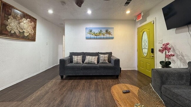 Building Photo - 7901 Record St