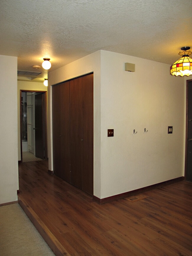 Photo - 601 NW Ensign Dr
