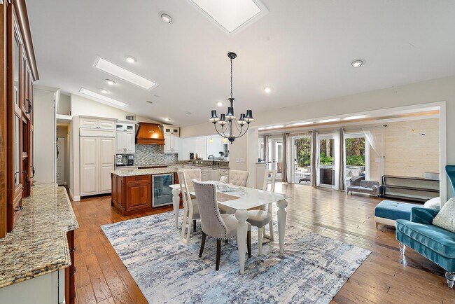 Photo - 542 N Cypress Dr