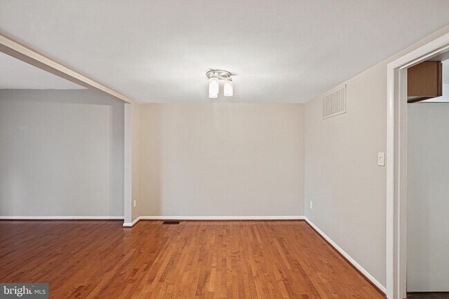 Photo - 7 Castlehill Ct