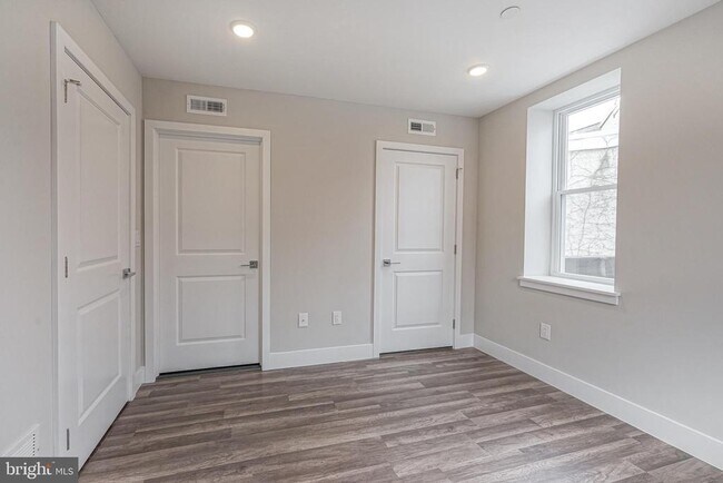 1070 N Front St Unit B