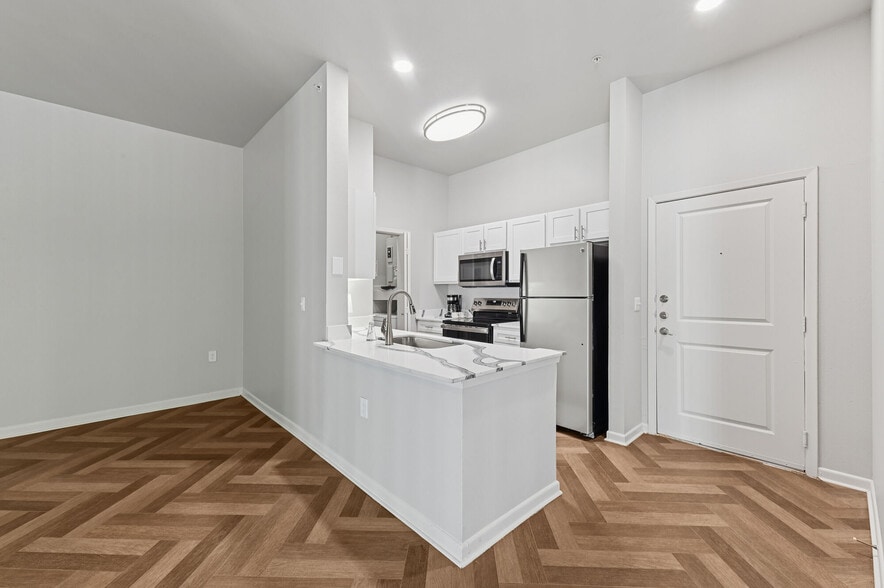2BD, 2BA - 1170SF - Kitchen