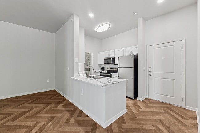 2BD, 2BA - 1170SF - Kitchen