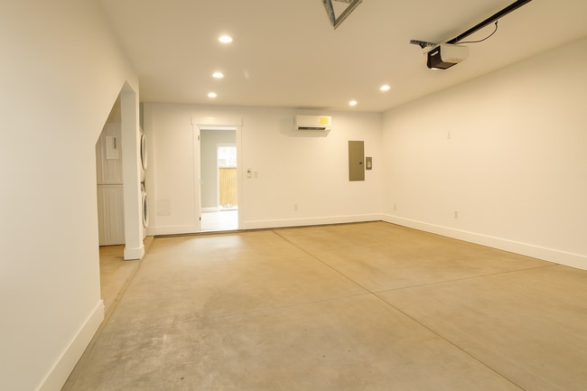 Photo - Your Bend Retreat: Spacious End Unit Townh...