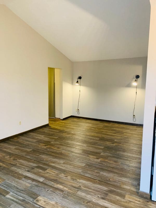 Photo - 932 Westbrooke Way