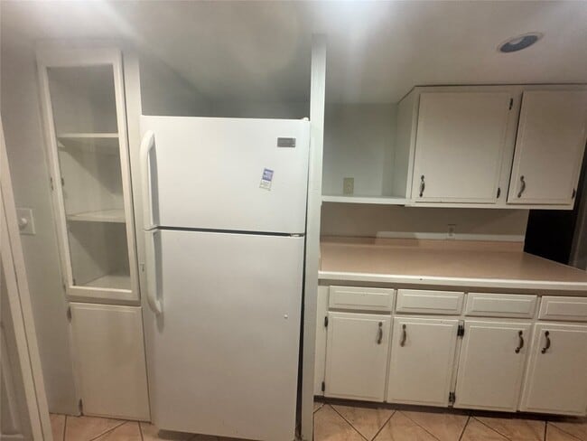 Photo - 297 Robinson St Unit 2