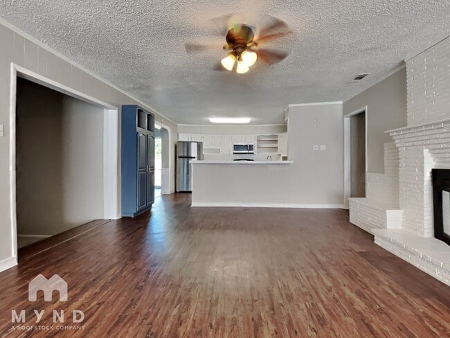 Photo - 1210 Tanager Ln