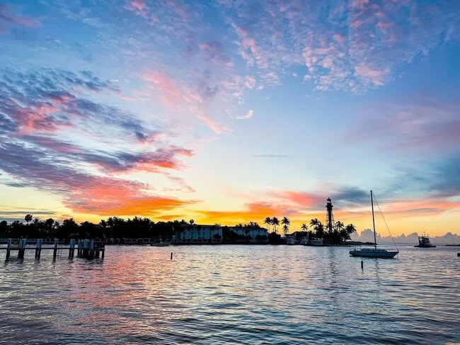 Building Photo - 1401 N Riverside Dr Unit 1007