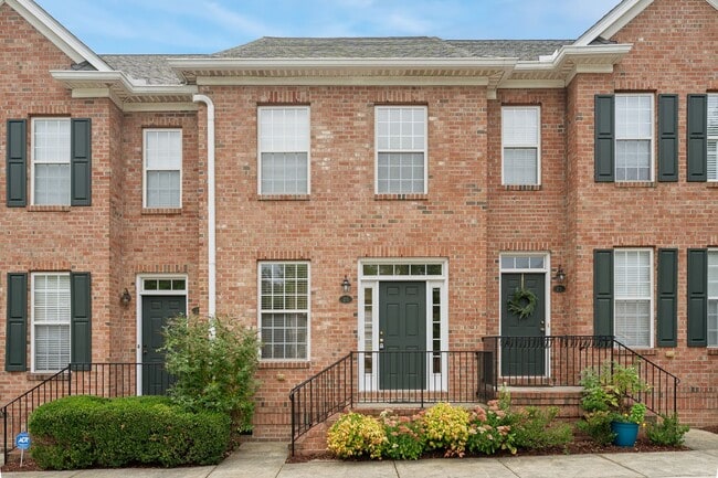 Adorable 2br/2.5ba townhouse: Available Ju... - Adorable 2br/2.5ba townhouse: Available Ju...