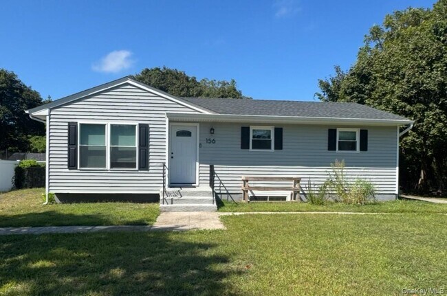 Building Photo - 156 Bellport Ave Rental