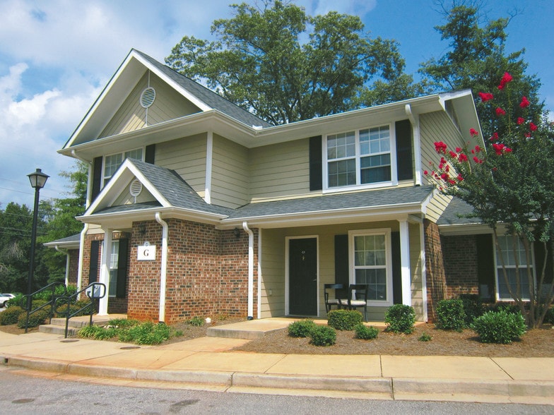 Azalea Place Apartments - Building Exterior