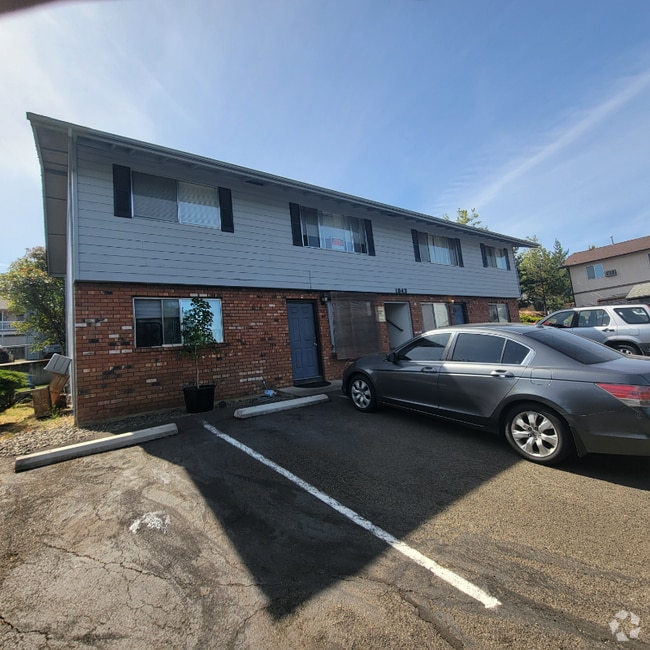 Building Photo - 1043 Lookingglass Rd Rental