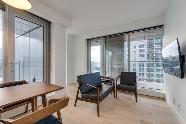 Photo - 1480 Howe St