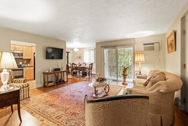 Photo - 100 Fellsview Ter