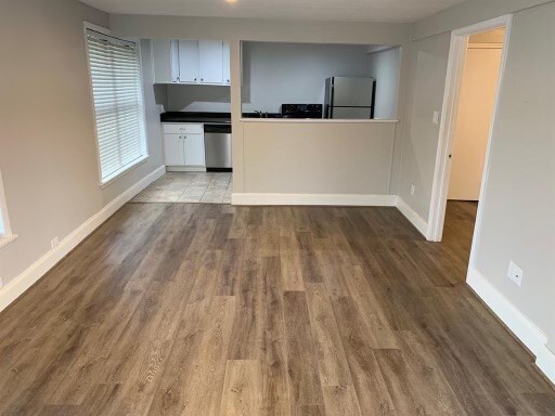 Photo - 543 W 27th St