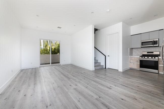 Photo - 5832 Tujunga Ave Unit 5