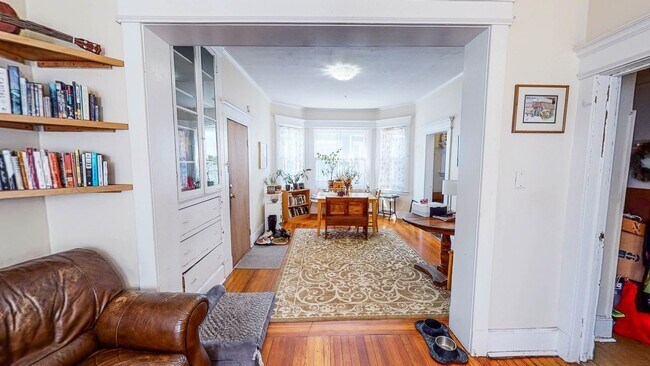 Photo - Spacious Apartments in Prime East Rock by East Rock Park! Unidad 2