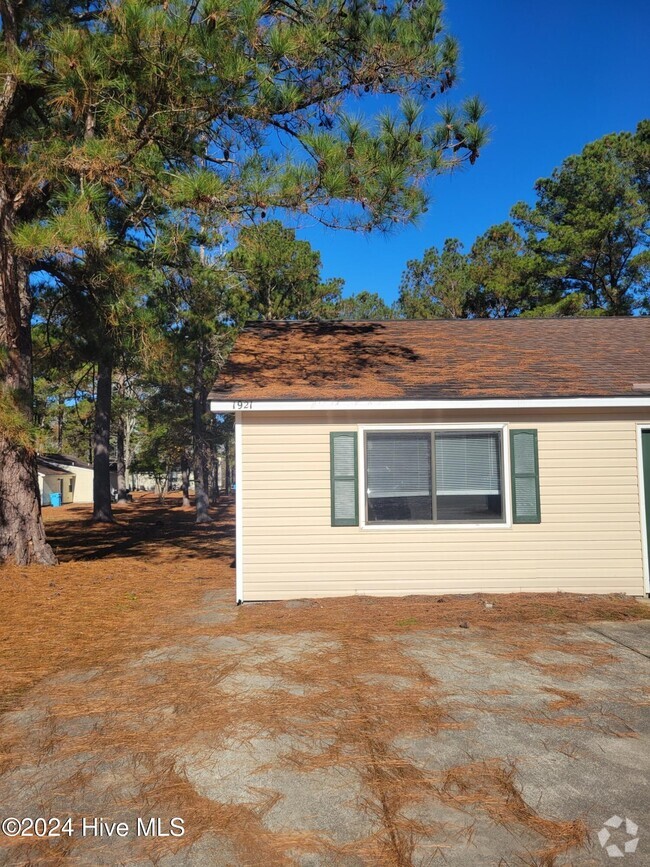 Building Photo - 1921 Countrywood Blvd Rental