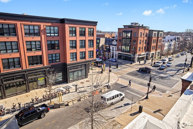 Building Photo - 808 13th St NE Unit 808 13th Street NE #A Rental