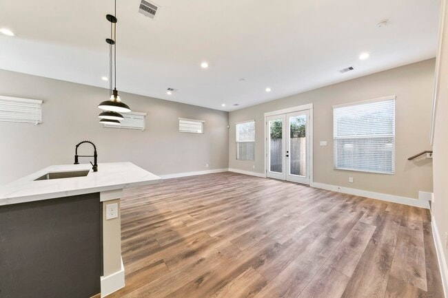 Photo - 5214 Pinemont Creek Ln