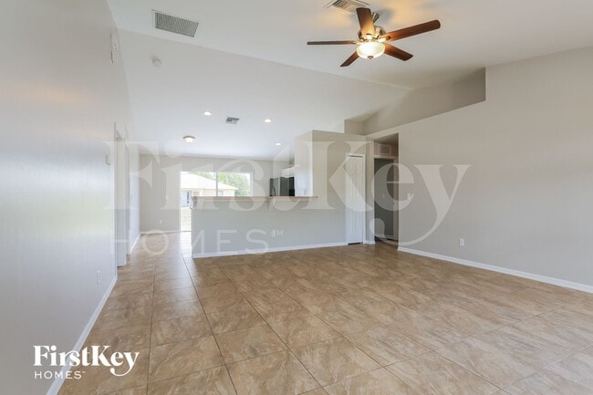 Photo - 215 Mossrosse St