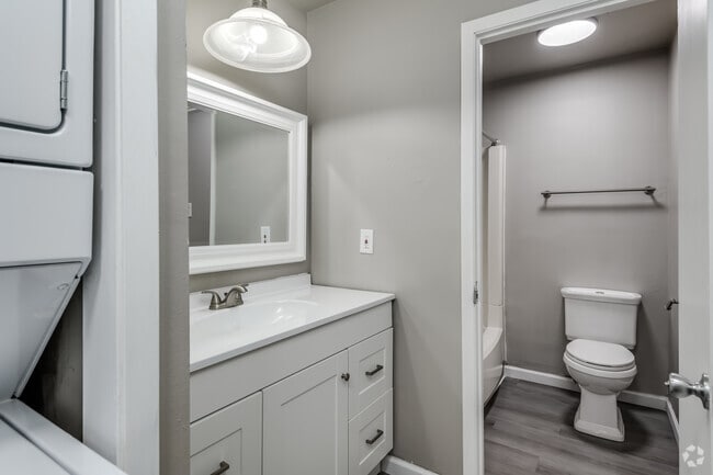 2 BR, 2 BA - 1,000SF